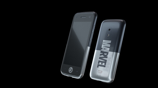 어린이 전용 스마트폰 '미니폰' 마블이 검정색상 출시와 함께 기능이 업데이트 된다. 사진은 미니폰 마블.  SK텔레콤 제공